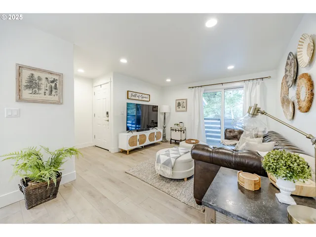 $319,000 | 650 Harlow Road, Unit 209, Springfield, OR 97477