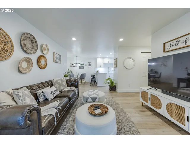 $319,000 | 650 Harlow Road, Unit 209, Springfield, OR 97477