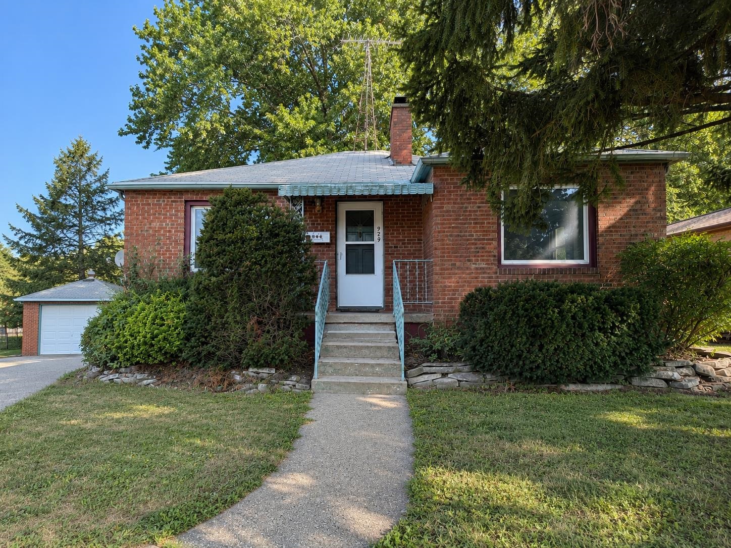929 Center Street Delavan, WI 53115 - Photo 1 of 39 Gallery Image 1