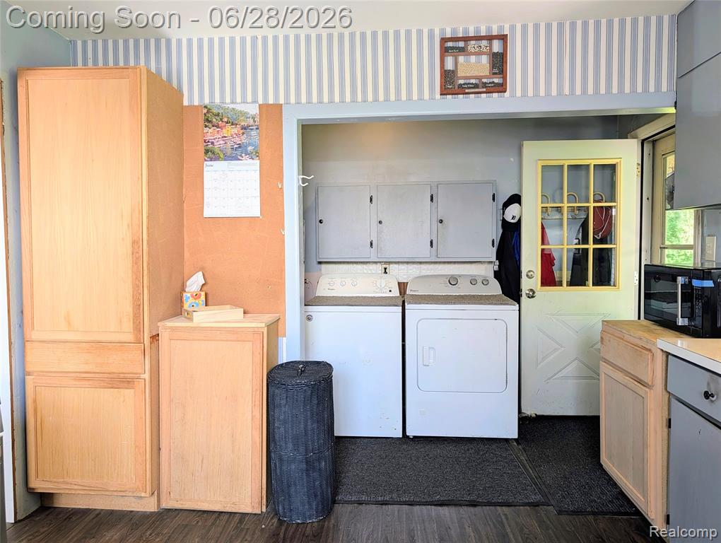 4456 East Coldwater Road Flint, MI 48506 - Photo 4 of 35