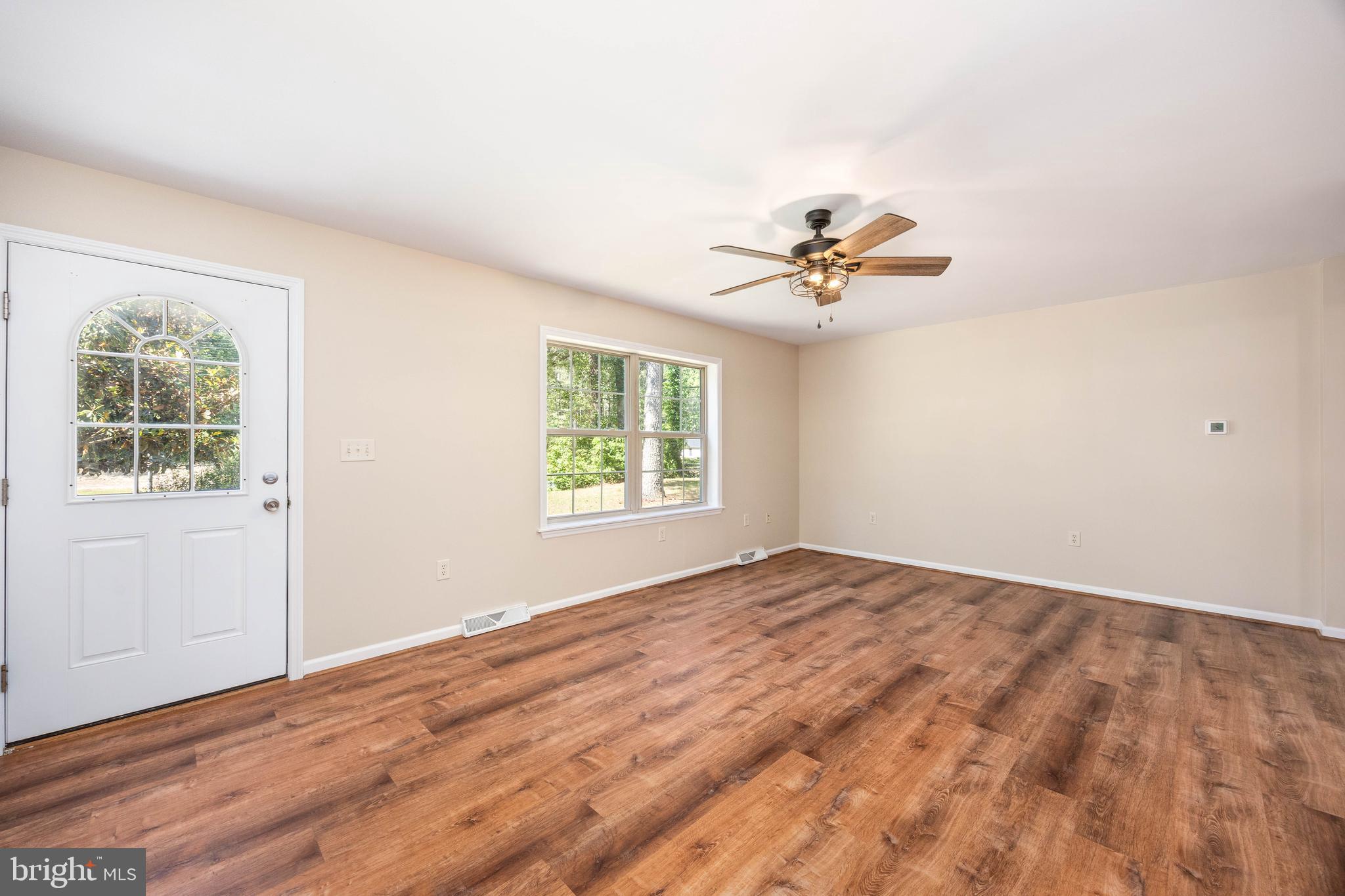 6635 Libertytown Road Berlin, MD 21811 - Photo 23 of 88 Living Room