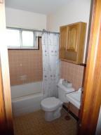113 Washburn Circle Oak Ridge, TN 37830 - Photo 15 of 22 First floor bath