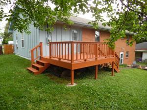 Deck w/ entry from Laundry rm