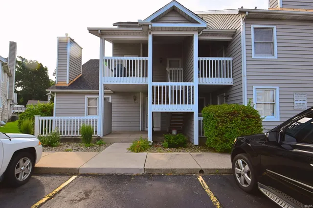 $299,900 | 1523 North Oakhill Drive, South Bend, IN 46637