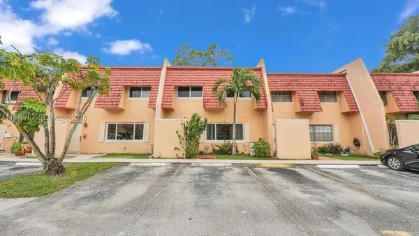 $2,500 | 6 Spinning Wheel Lane, Unit 6, Tamarac, FL 33319