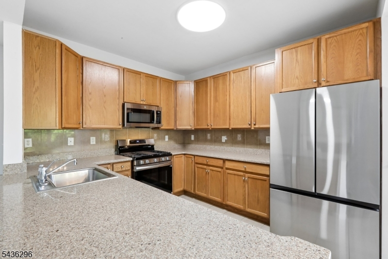 9104 Ravenscroft Road Clifton, NJ 07013 - Photo 13 of 50