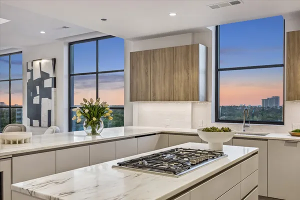$2,575,000 | 2323 San Felipe Street, Unit 901, Houston, TX 77019