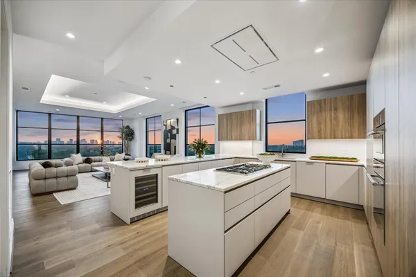 $2,575,000 | 2323 San Felipe Street, Unit 901, Houston, TX 77019