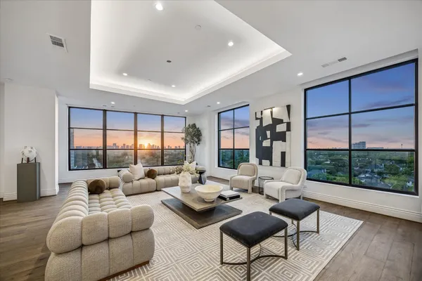 $2,575,000 | 2323 San Felipe Street, Unit 901, Houston, TX 77019