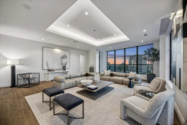 $2,575,000 | 2323 San Felipe Street, Unit 901, Houston, TX 77019