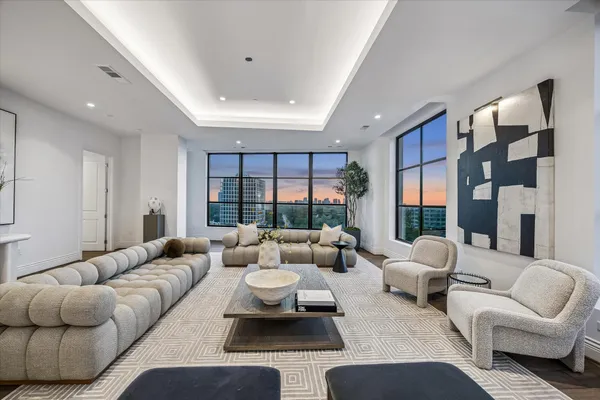 $2,575,000 | 2323 San Felipe Street, Unit 901, Houston, TX 77019