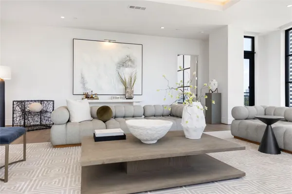 $2,575,000 | 2323 San Felipe Street, Unit 901, Houston, TX 77019