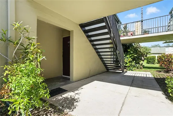 a view of a entrance of the house
