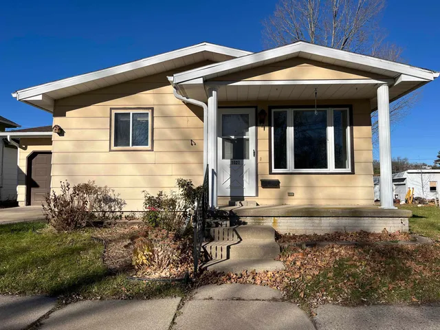 $199,900 | 1027 Prairie Avenue, Hillsboro, WI 54634