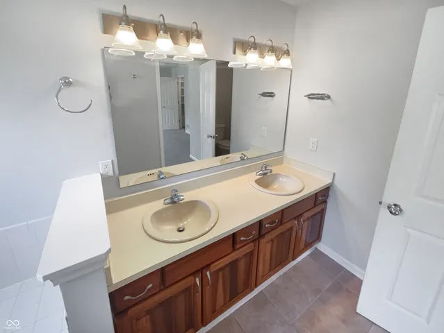 $320,000 | 6880 Cherry Blossom E Drive, Fishers, IN 46038