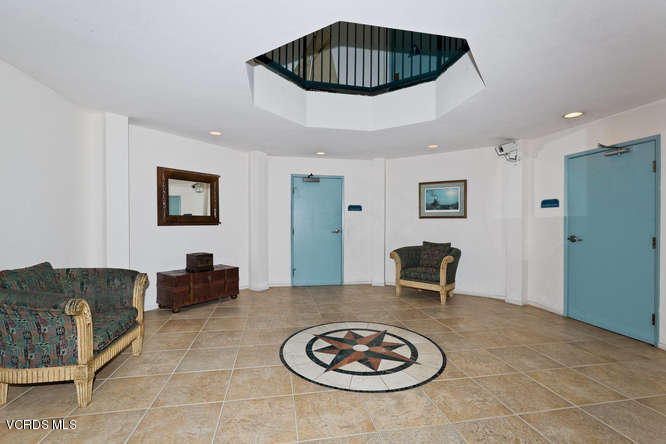 2901 Peninsula Road, Unit 345 Oxnard, CA 93035 - Photo 25 of 28 Entrance to locker rooms and saunas