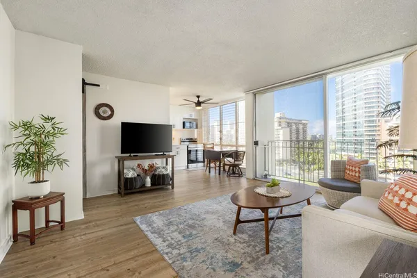 $449,000 | 620 McCully Street, Unit 901, Honolulu, HI 96826