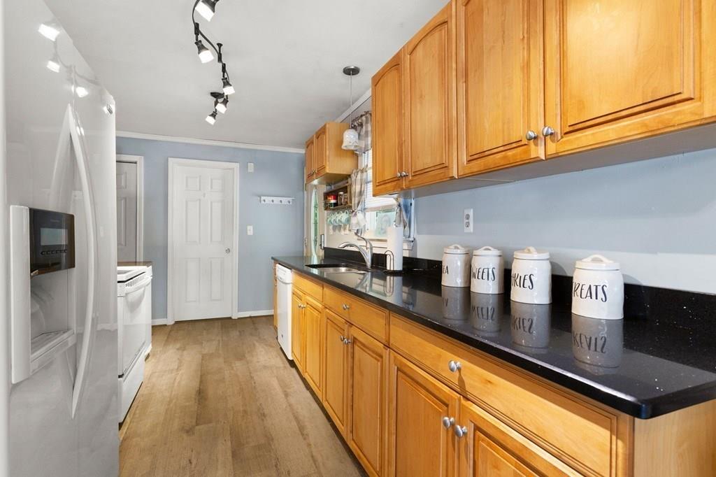 14 Montserrat Road Beverly, MA 01915 - Photo 9 of 28 Gallery Image 9