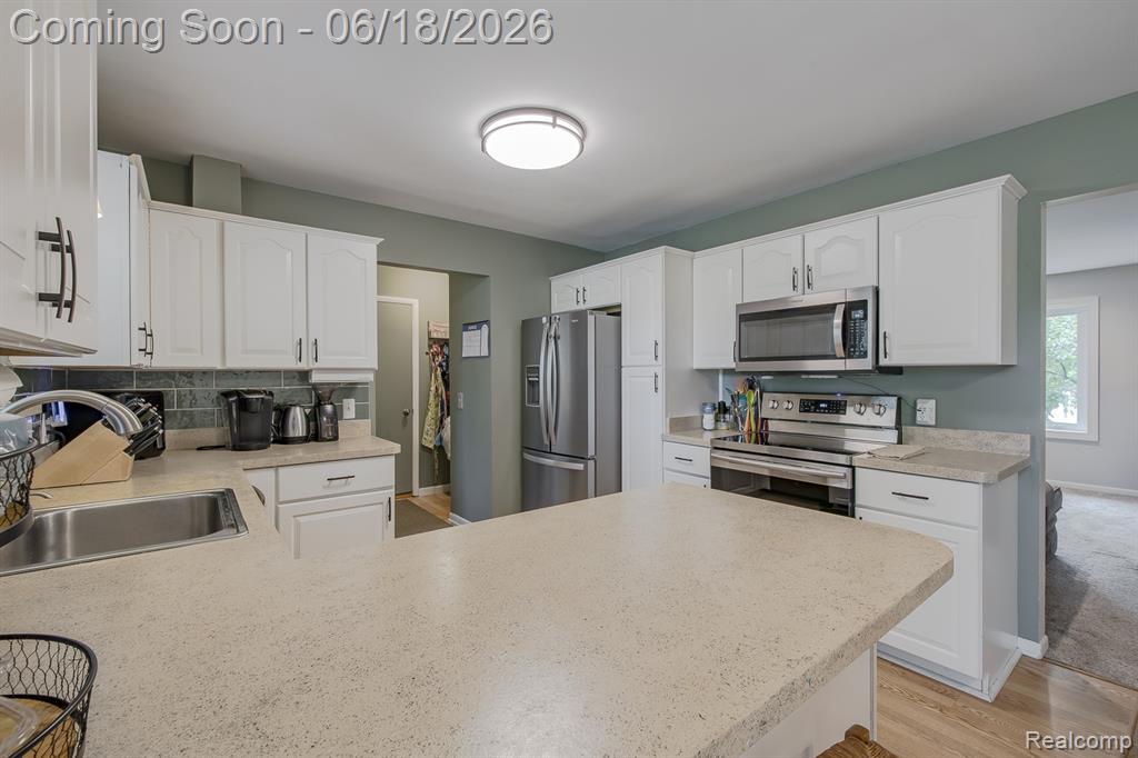 880 Joslyn Road Lake Orion, MI 48362 - Photo 9 of 45