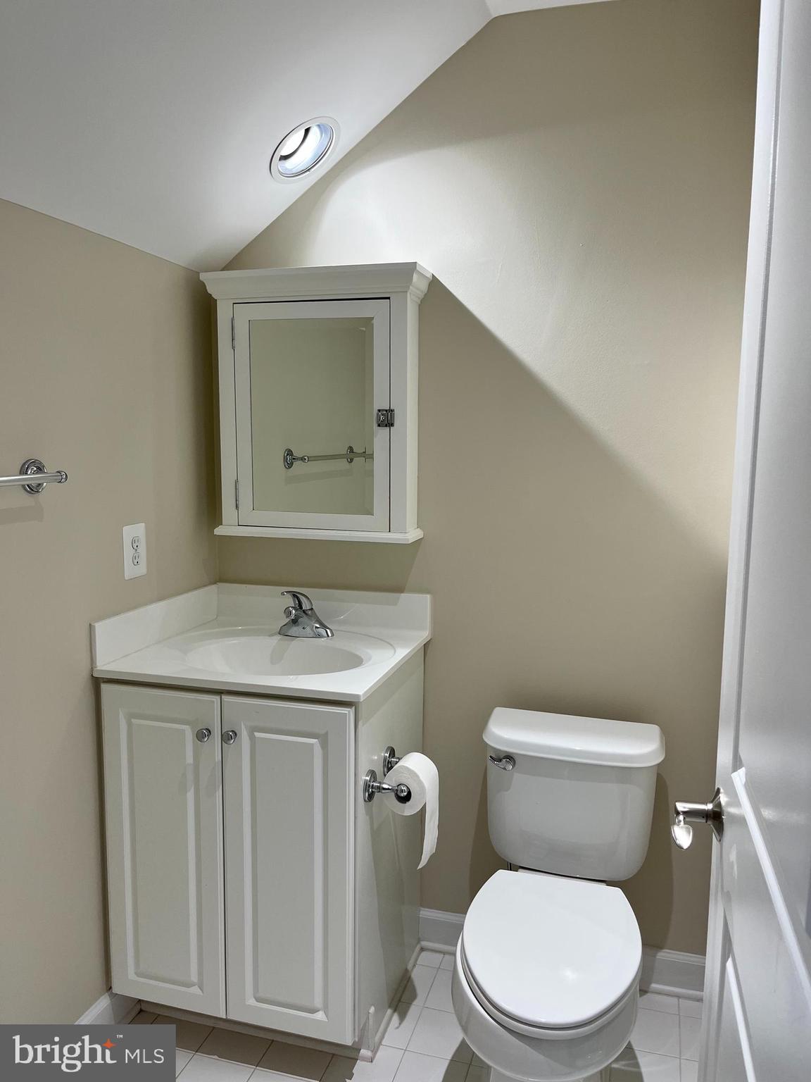 711 Carpenter Road Alexandria, VA 22314 - Photo 26 of 30 Bathroom Three