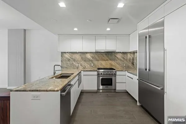 $4,750 | 320 Adolphus Avenue, Unit 404, Cliffside Park, NJ 07010