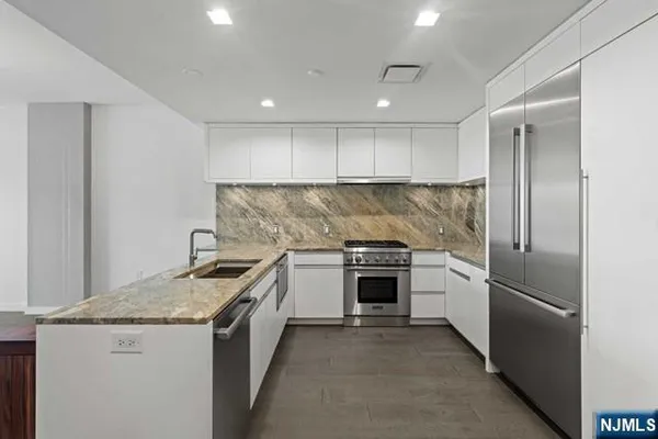 $4,750 | 320 Adolphus Avenue, Unit 404, Cliffside Park, NJ 07010