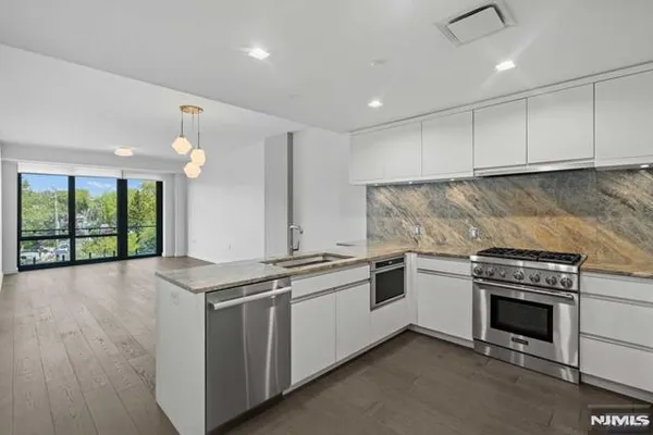 $4,750 | 320 Adolphus Avenue, Unit 404, Cliffside Park, NJ 07010