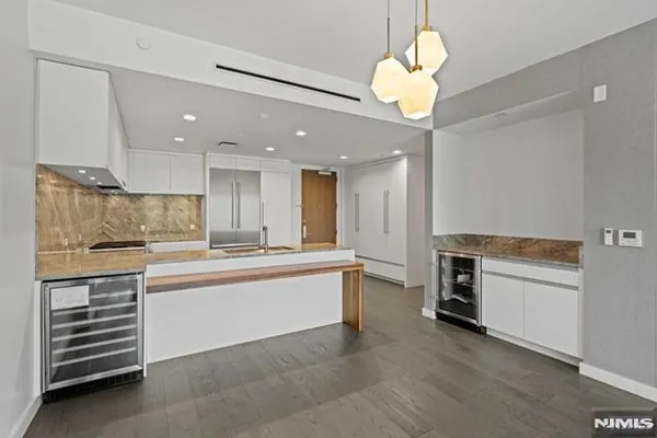 $4,750 | 320 Adolphus Avenue, Unit 404, Cliffside Park, NJ 07010