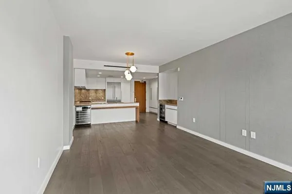 $4,750 | 320 Adolphus Avenue, Unit 404, Cliffside Park, NJ 07010