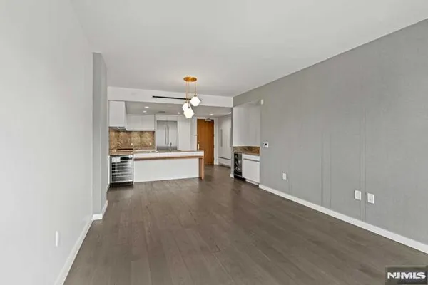 $4,750 | 320 Adolphus Avenue, Unit 404, Cliffside Park, NJ 07010