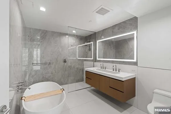 $4,750 | 320 Adolphus Avenue, Unit 404, Cliffside Park, NJ 07010