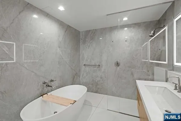 $4,750 | 320 Adolphus Avenue, Unit 404, Cliffside Park, NJ 07010