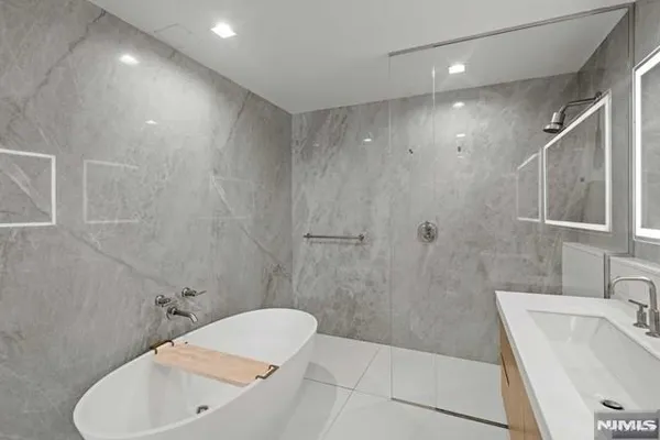 $4,750 | 320 Adolphus Avenue, Unit 404, Cliffside Park, NJ 07010