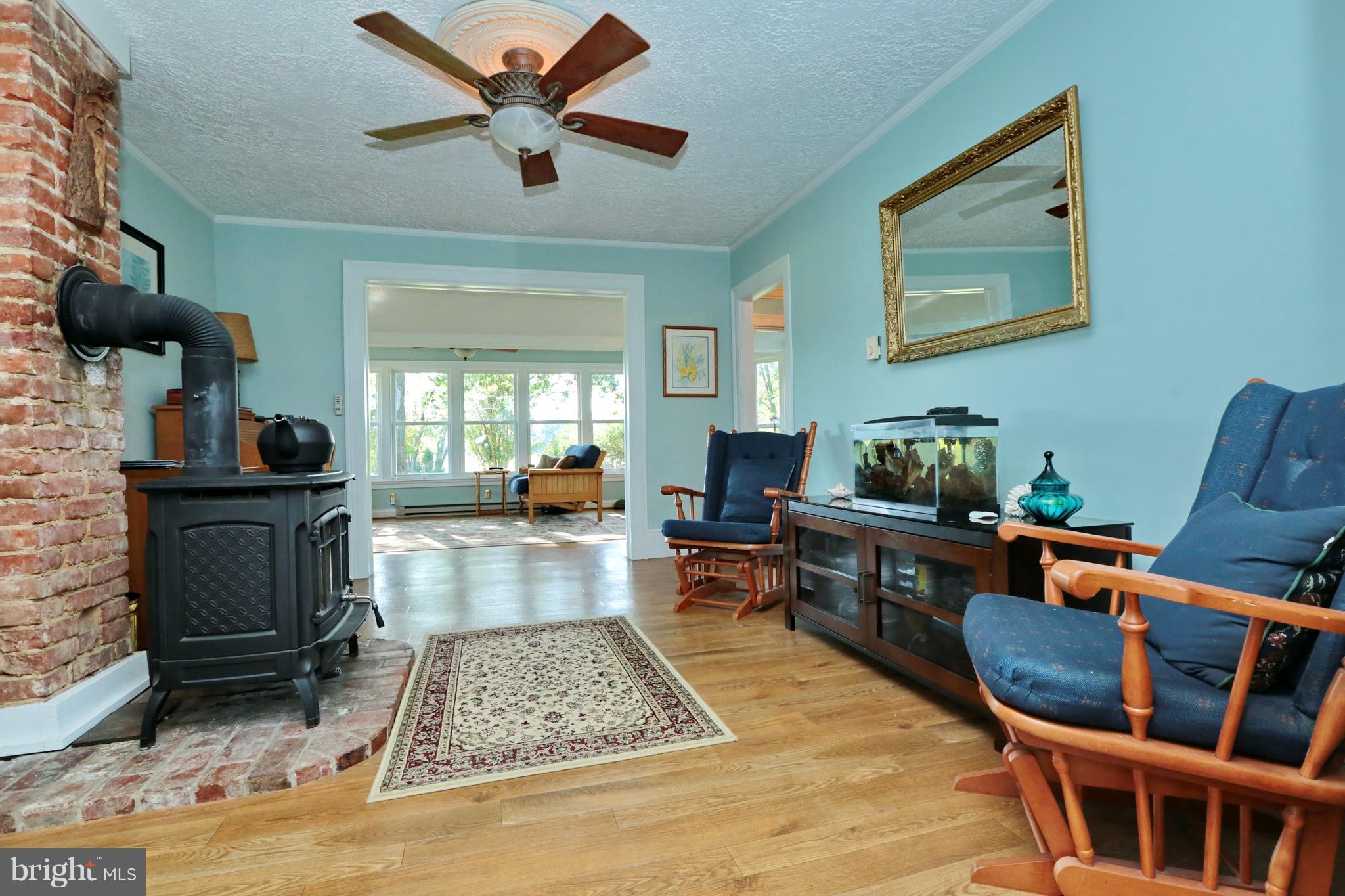2010 Liverpool Point Road Nanjemoy, MD 20662 - Photo 11 of 35 Living Room
