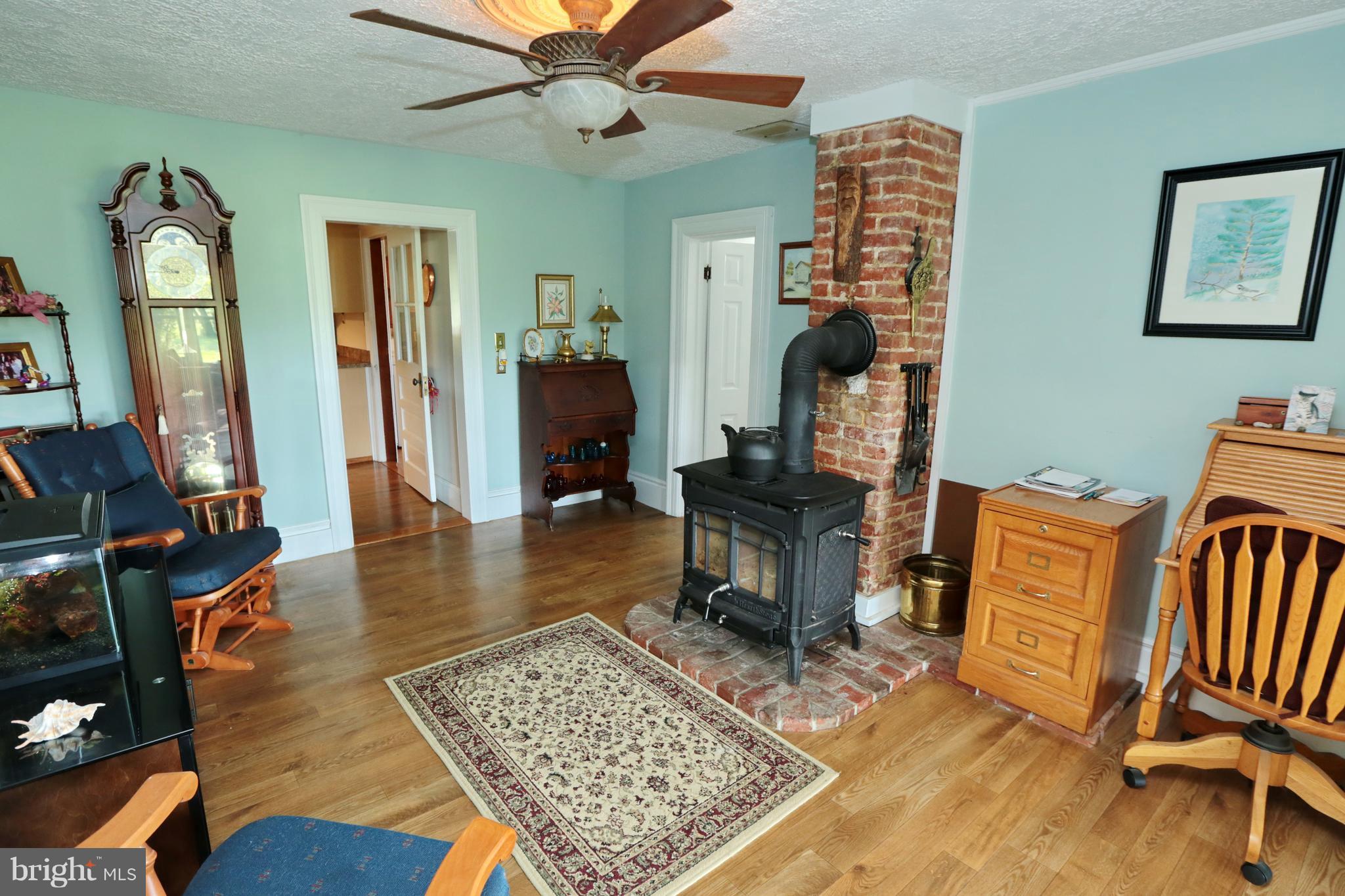 2010 Liverpool Point Road Nanjemoy, MD 20662 - Photo 12 of 35 Living Room