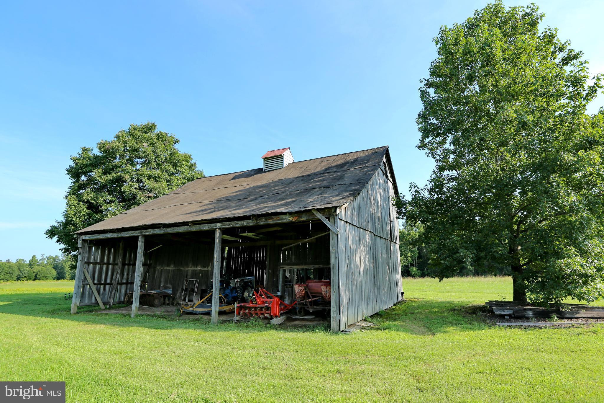 2010 Liverpool Point Road Nanjemoy, MD 20662 - Photo 31 of 35 Barn