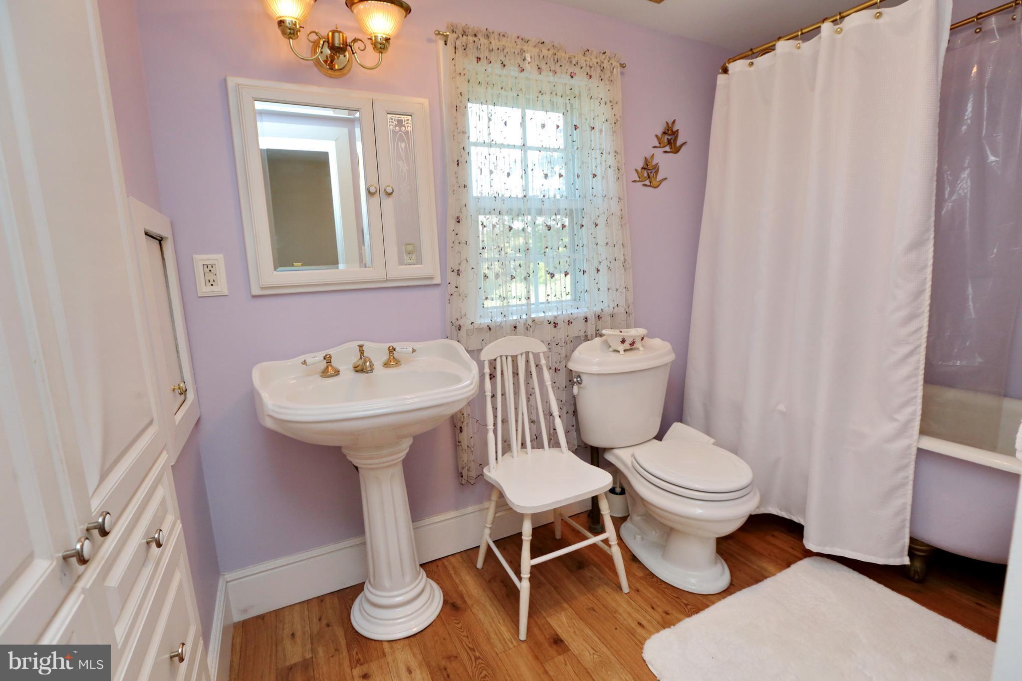 2010 Liverpool Point Road Nanjemoy, MD 20662 - Photo 6 of 35 Bath upstairs hall