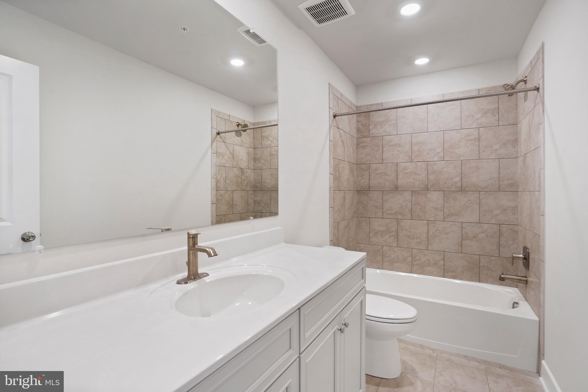 320 Sweetbay Road Essex, MD 21221 - Photo 20 of 37 Hallway Fullbath