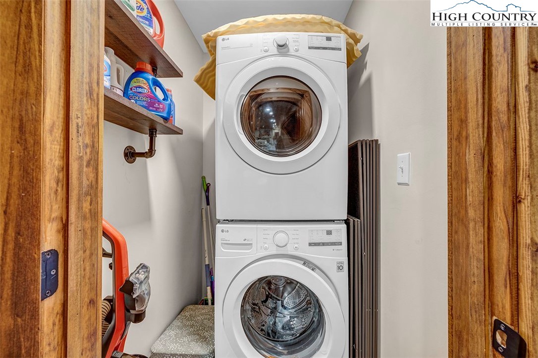 428 Cloud Spring Drive Sugar Mountain, NC 28604 - Photo 19 of 45 a utility room with dryer and washer