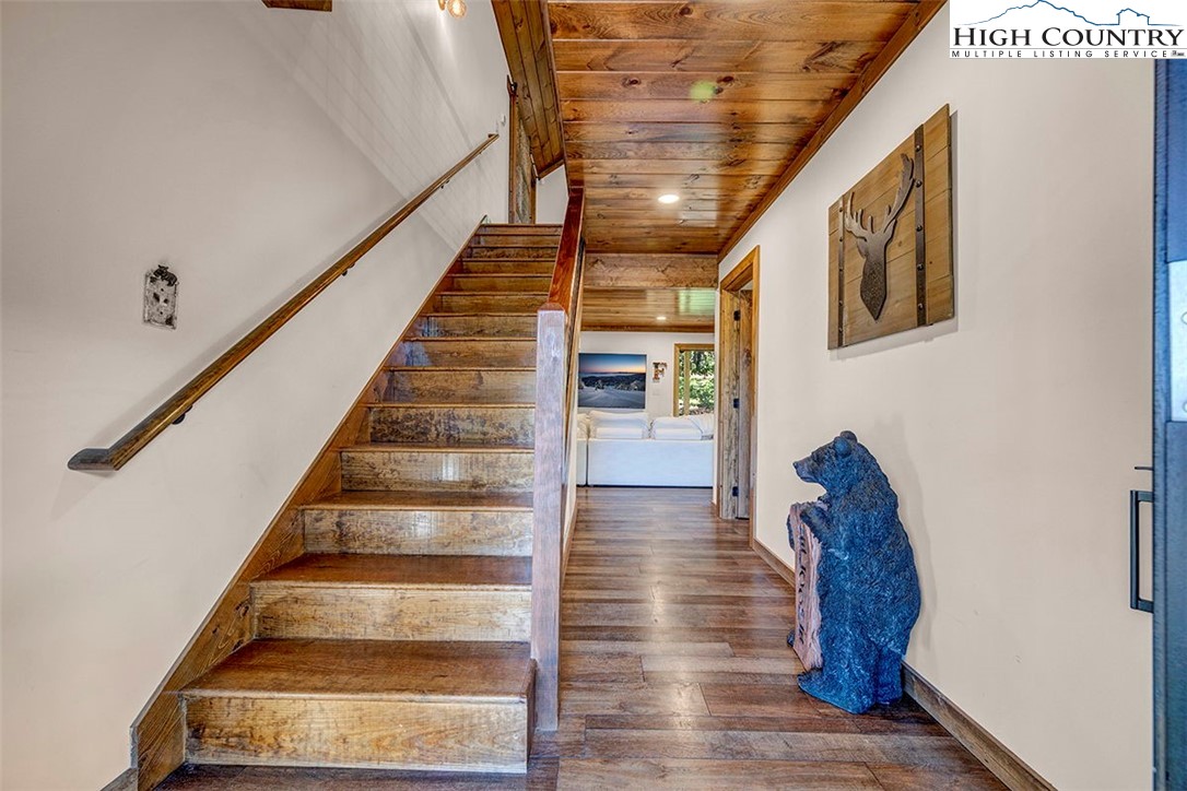 428 Cloud Spring Drive Sugar Mountain, NC 28604 - Photo 20 of 45 a view of entryway