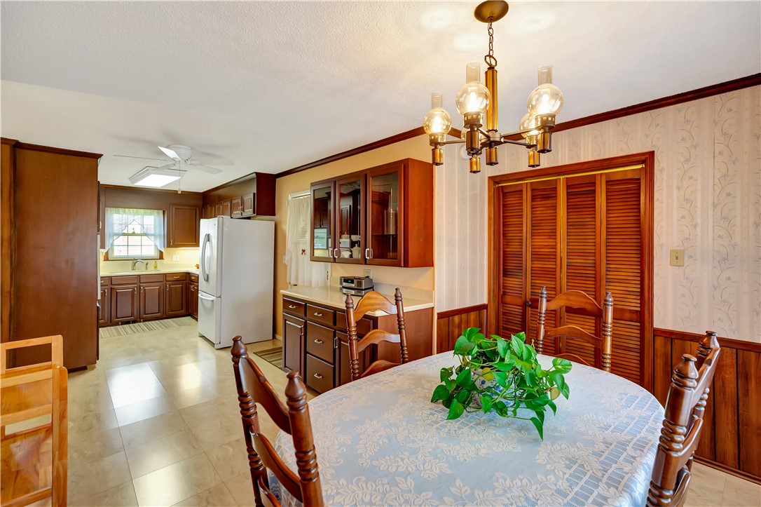 302 Broadway Lake Road Anderson, SC 29621 - Photo 16 of 39 Dining area