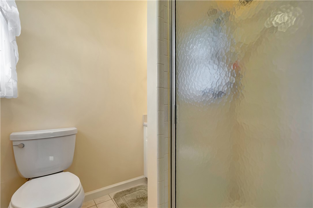302 Broadway Lake Road Anderson, SC 29621 - Photo 28 of 39 Owners bath with walk in shower