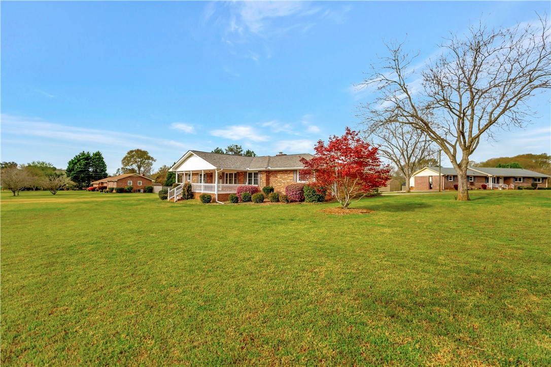 302 Broadway Lake Road Anderson, SC 29621 - Photo 3 of 39 Gallery Image 3