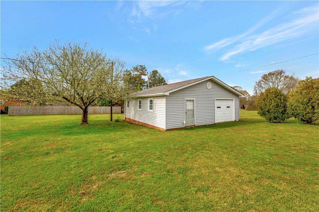 302 Broadway Lake Road Anderson, SC 29621 - Photo 32 of 39 Detached garage
