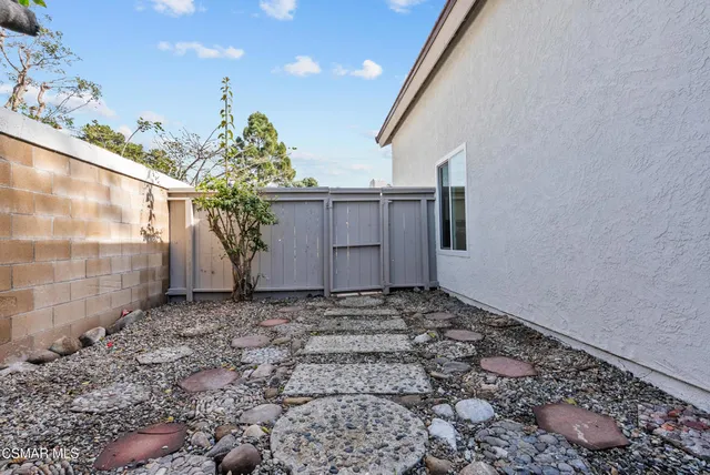 a view of a house with a backyard