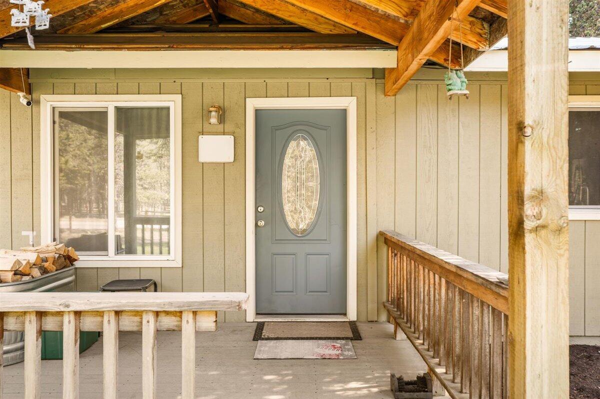 16033 Aqua Road La Pine, OR 97739 - Photo 2 of 39 02-Entry