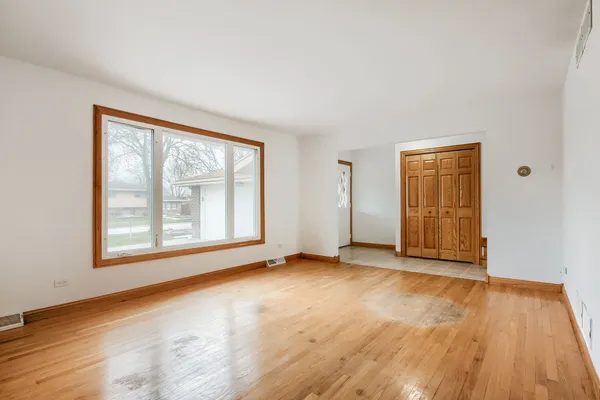$359,900 | 5224 156th Street, Oak Forest, IL 60452