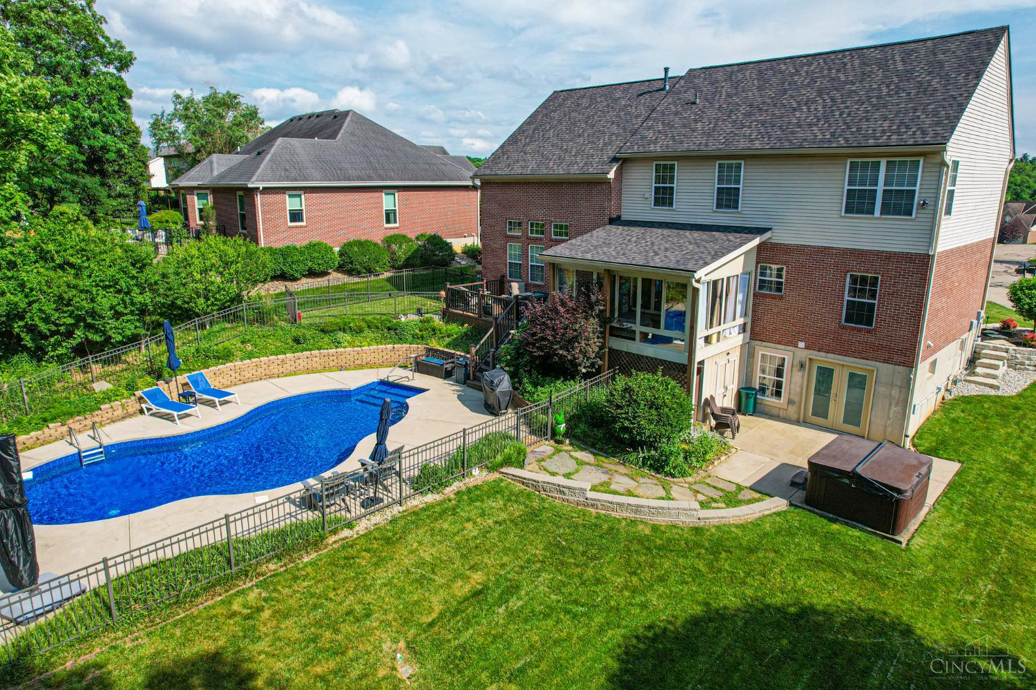 5945 Brierly Ridge Drive Cincinnati, OH 45247 - Photo 10 of 56