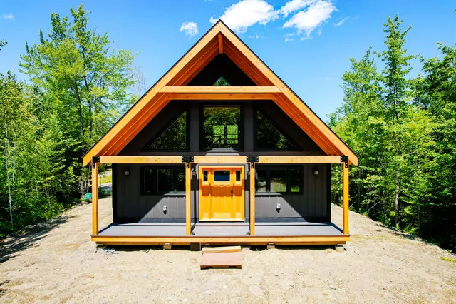 $525,000 | 9 Beechnut Ridge, Strong, ME 04983