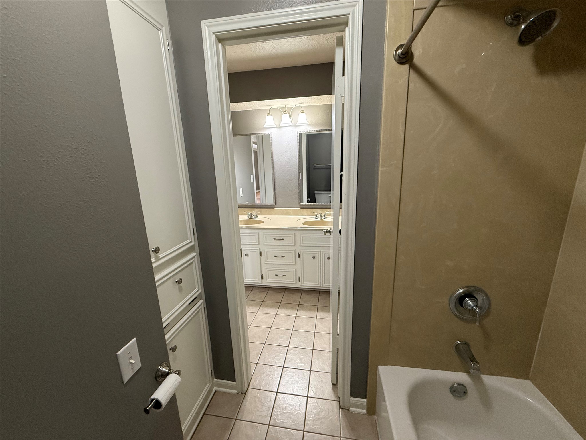 18751 FM 1484 Road Conroe, TX 77303 - Photo 25 of 36 Full Bathroom 2